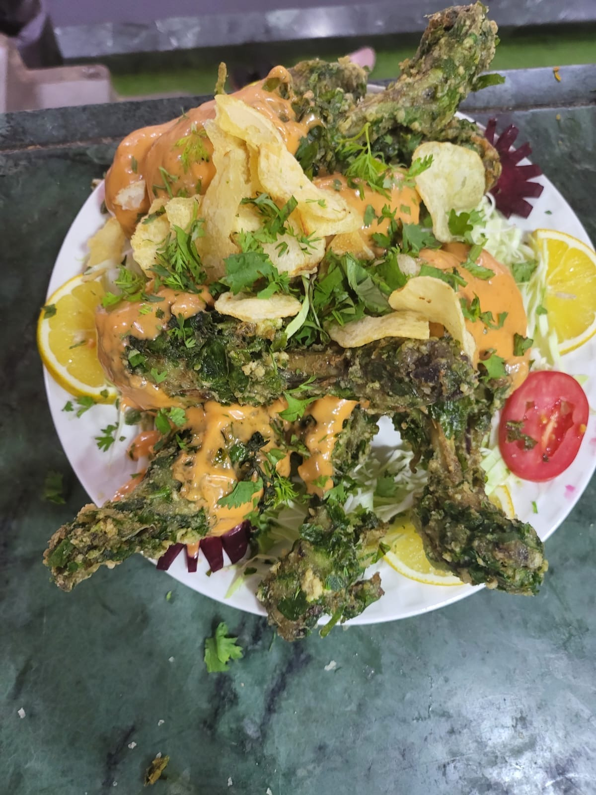 Till Palak leg piece with tandoori gravy