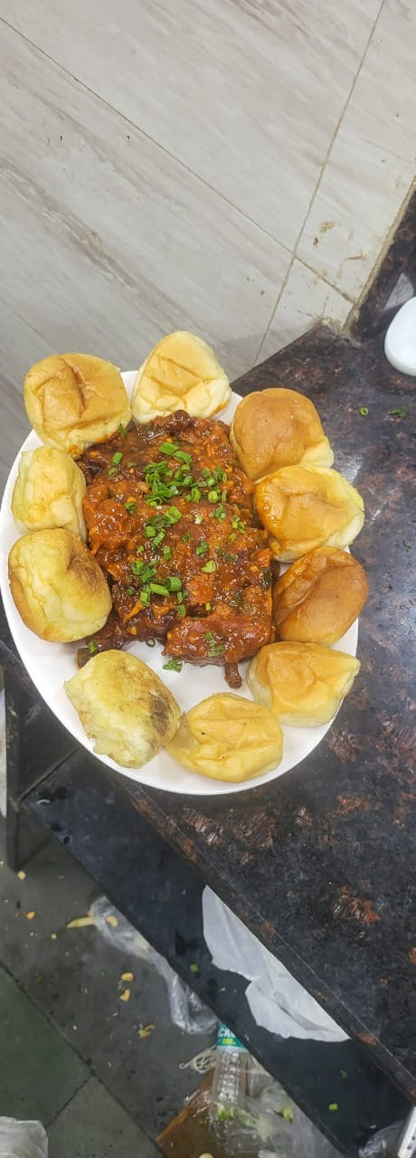 Chicken dry lollipop & butter pav